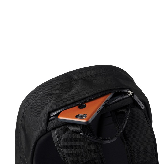 Mochila clásica de PRET con bolsillo para PC 16” Bellroy color negro tercera vista Mochila clásica de PRET con bolsillo para PC 16” Bellroy color negro tercera vista