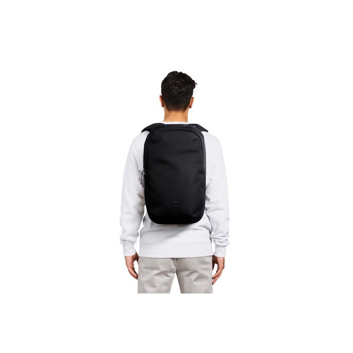 Mochila de RPET con capacidad 20L para ordenador 16” Bellroy color negro quinta vista Mochila de RPET con capacidad 20L para ordenador 16” Bellroy color negro quinta vista