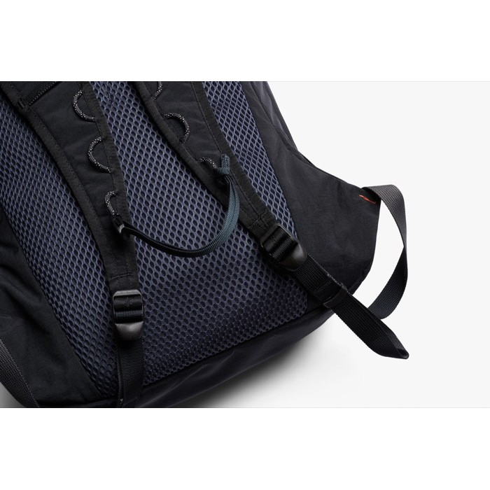 Mochila de RPET multiusos con funda interna 20L Bellroy color negro séptima vista Mochila de RPET multiusos con funda interna 20L Bellroy color negro séptima vista