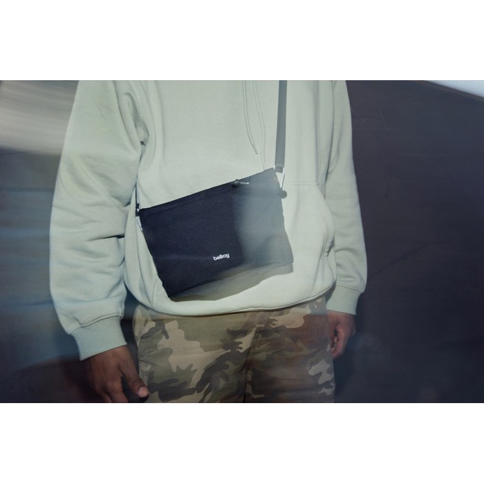 Bolsa bandolera espaciosa de RPET con asa ajustable 3,5L Bellroy color negro Bolsa bandolera espaciosa de RPET con asa ajustable 3,5L Bellroy color negro