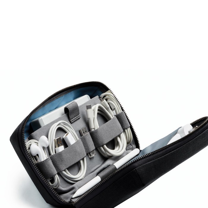 Estuche para dispositivos tecnológicos con cremallera Bellroy color negro quinta vista Estuche para dispositivos tecnológicos con cremallera Bellroy color negro quinta vista