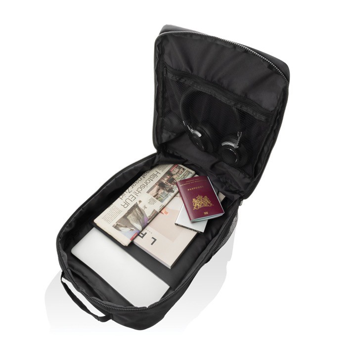 Mochila de RPET con bolsillo frontal para PC 15” Swiss Peak color negro séptima vista Mochila de RPET con bolsillo frontal para PC 15” Swiss Peak color negro séptima vista