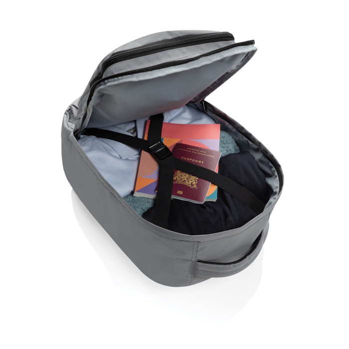 Mochila de RPET para viajar con capacidad para 19L y asa superior color gris quinta vista