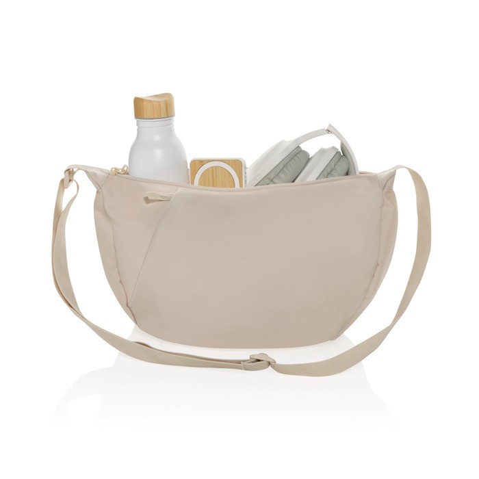 Bolsa bandolera XL en RPET con bolsillo exterior y correa ajustable color beige quinta vista