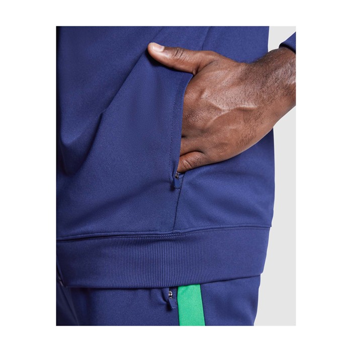 Chándal unisex de poliéster bicolor con colores a juego 225 g/m2 Roly color blanco imagen de estilo de vida 2 Chándal unisex de poliéster bicolor con colores a juego 225 g/m2 Roly color blanco imagen de estilo de vida 2