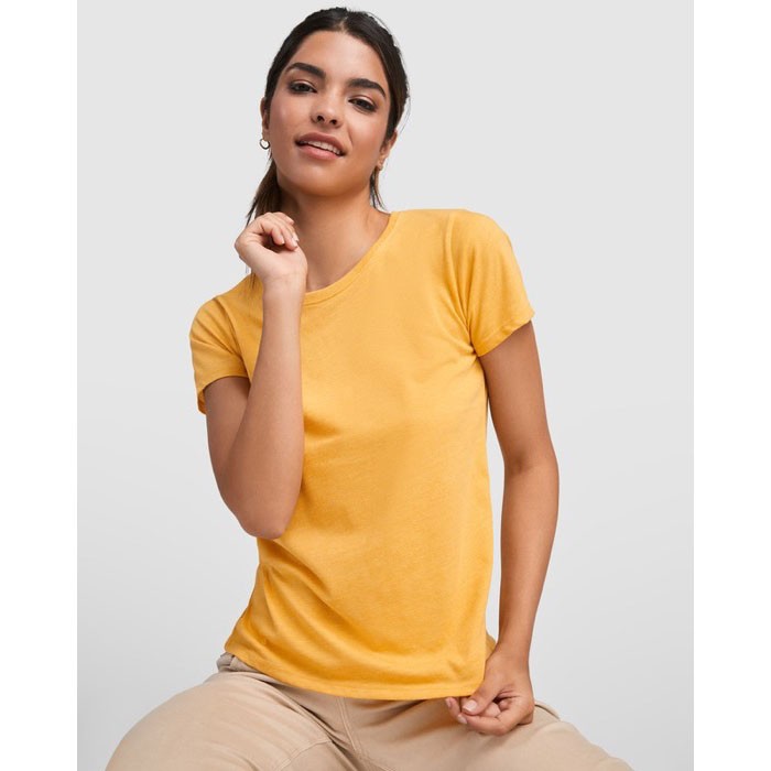 Camiseta jaspeada de algodón y poliéster para mujer 150 g/m2 Roly color amarillo oscuro imagen de estilo de vida Camiseta jaspeada de algodón y poliéster para mujer 150 g/m2 Roly color amarillo oscuro imagen de estilo de vida