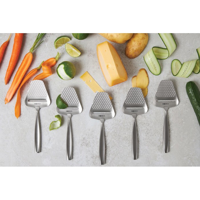 Cortador de queso de acero inoxidable antiadherente Boska color plateado brillante vista de ambiente Cortador de queso de acero inoxidable antiadherente Boska color plateado brillante vista de ambiente