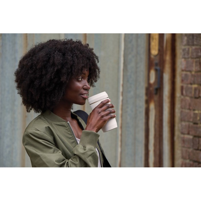 Taza térmica en acero reciclado con tapa 360° y 354 ml Topl To Go color blanco vista de ambiente 3