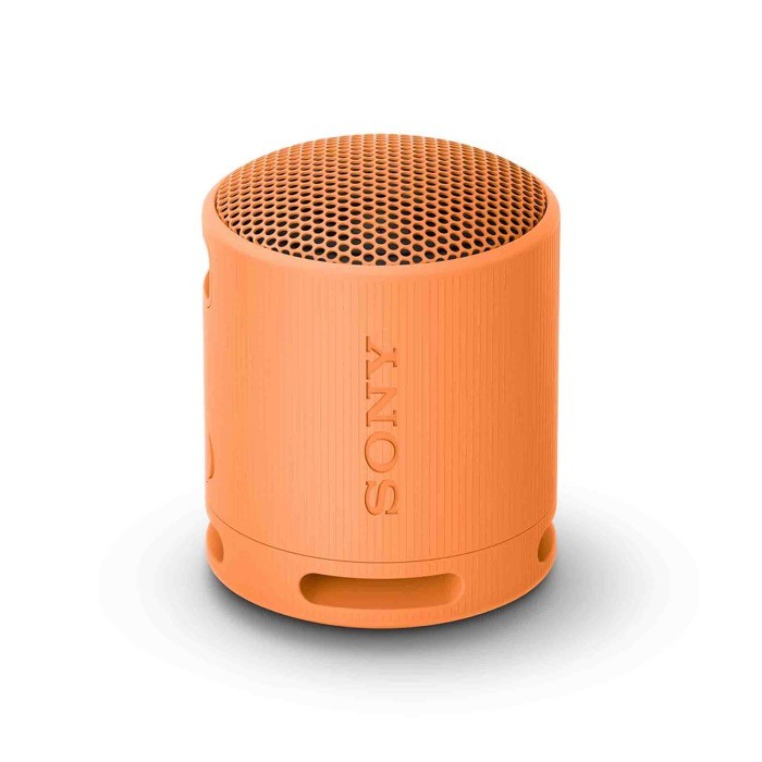 Altavoz inalámbrico Sony SRS-XB100 resistente al agua y al polvo color naranja vista ángulo frontal izquierdo