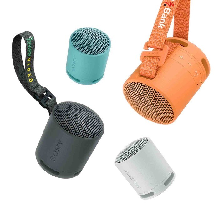 Altavoz inalámbrico Sony SRS-XB100 resistente al agua y al polvo color naranja vista varios colores