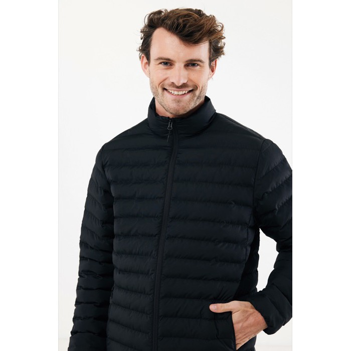 Chaqueta acolchada de poliéster reciclado hombre casual fit 70 g/m2 IQONIQ Maiko color negro quinta vista con modelo
