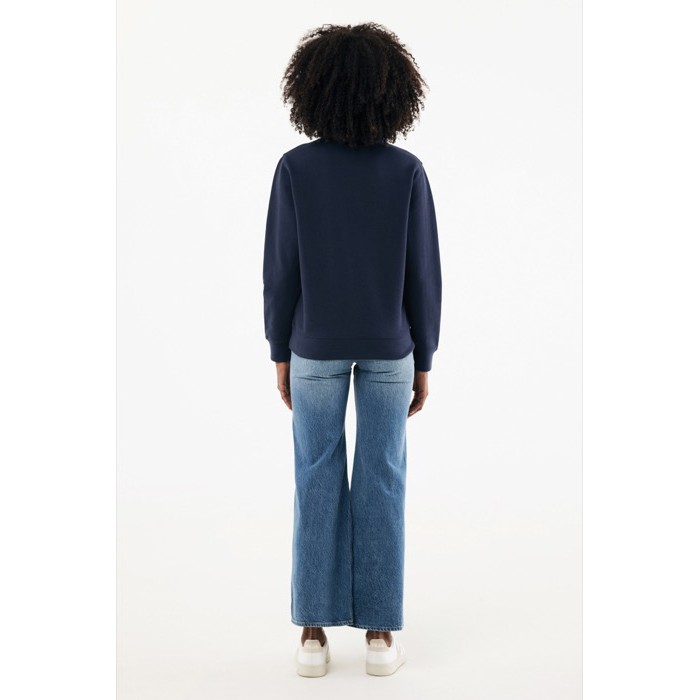 Jersey de media cremallera algodón reciclado modern fit 300 g/m2 Iqoniq Elgon color azul marino cuarta vista con modelo