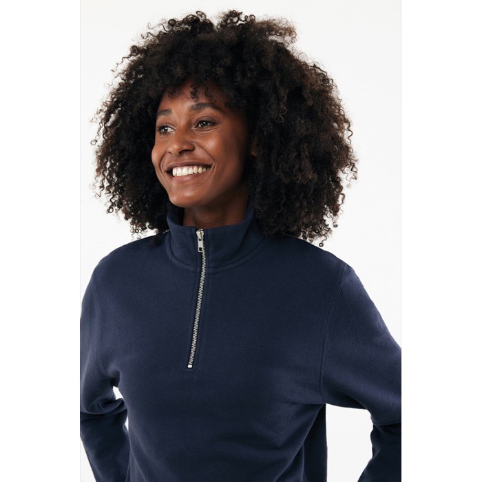 Jersey de media cremallera algodón reciclado modern fit 300 g/m2 Iqoniq Elgon color azul marino quinta vista con modelo