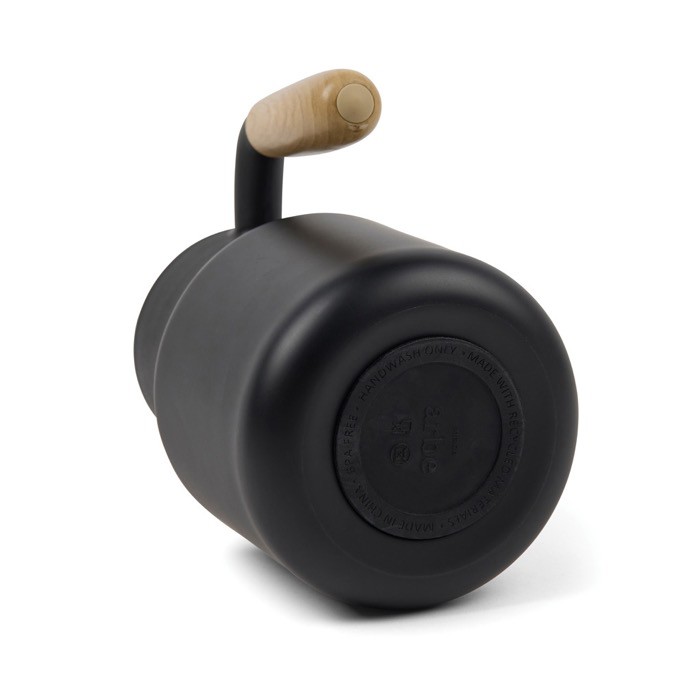 Jarra térmica de acero inoxidable reciclado con tapa antigoteo 1,2L color negro sexta vista Jarra térmica de acero inoxidable reciclado con tapa antigoteo 1,2L color negro sexta vista