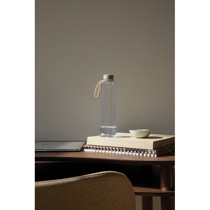 Botella RPET con diseño moderno y funcional y tapa antigoteo 550ml color transparente