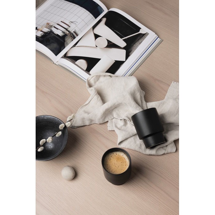 Taza de arcilla reciclada de diseño escandinavo de 300ml color negro