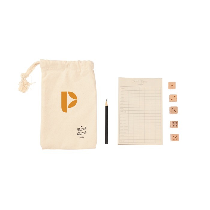 Juego de dados Yacht en madera de pino con bloc, bolígrafo y bolsa color marrón vista con logo