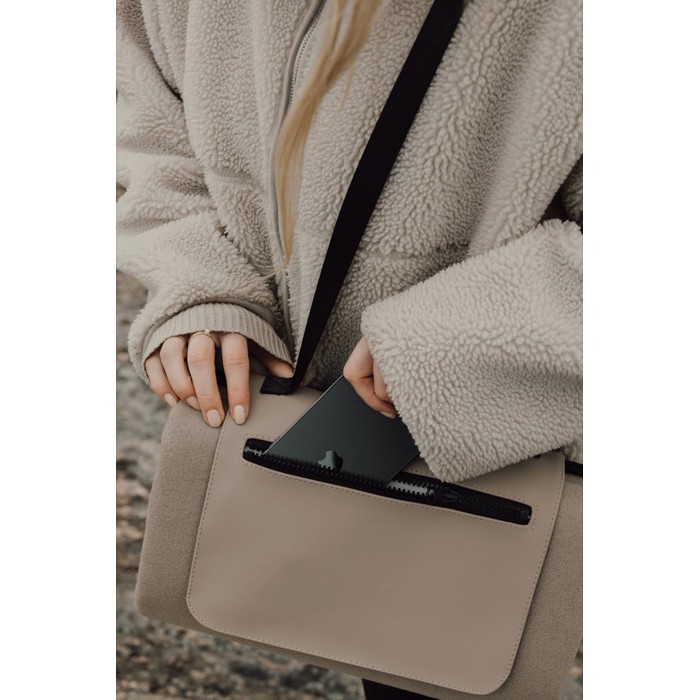 Manta de pícnic en poliéster reciclado con forro polar impermeable color marfil vista de ambiente 2