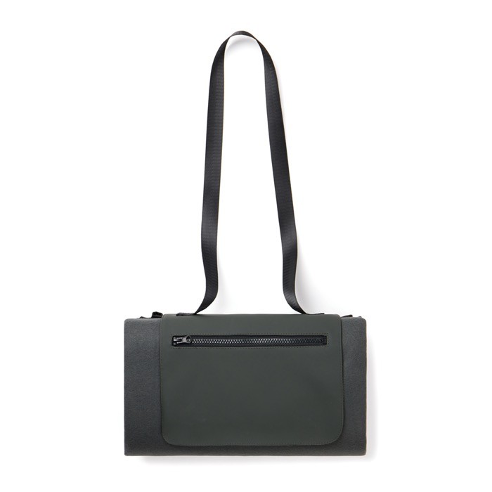 Manta de pícnic en poliéster reciclado con forro polar impermeable color verde