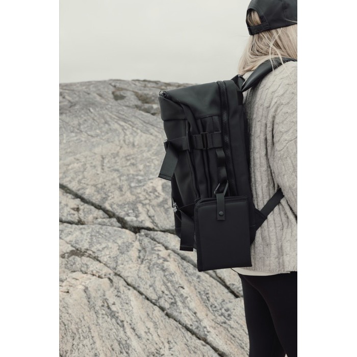 Cojín portátil reciclado con cierre a presión y diseño plegable color negro vista de ambiente 3