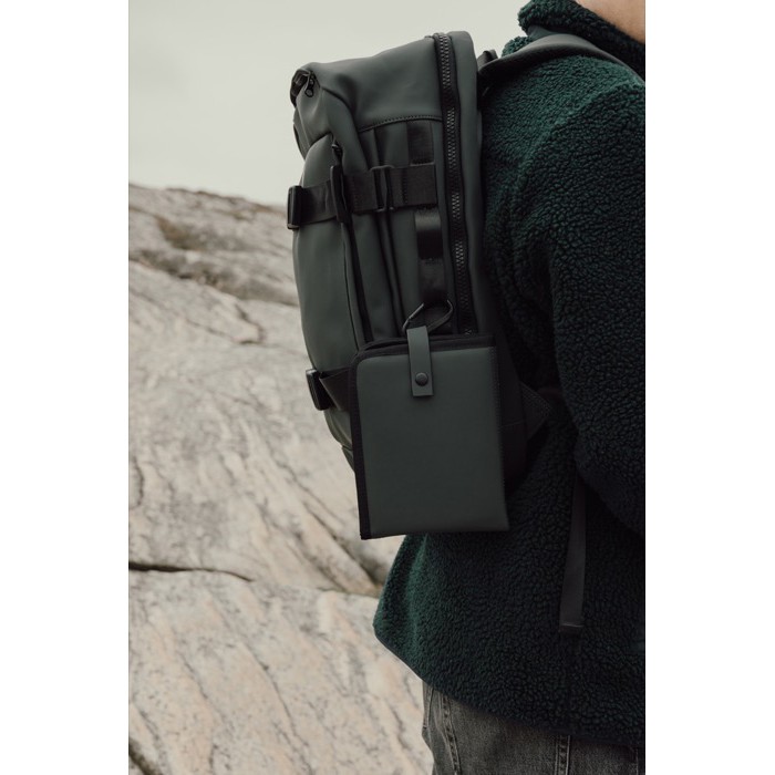 Cojín portátil reciclado con cierre a presión y diseño plegable color verde vista de ambiente 2