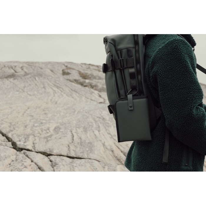 Cojín portátil reciclado con cierre a presión y diseño plegable color verde vista de ambiente 4