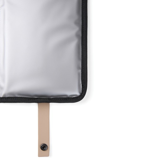 Cojín portátil reciclado con cierre a presión y diseño plegable color marfil tercera vista