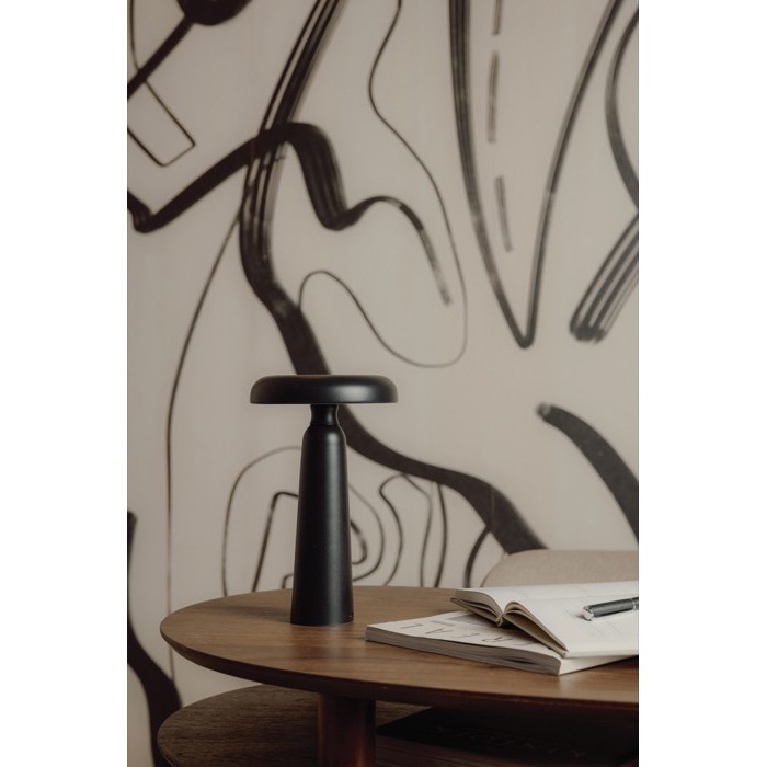 Lámpara de mesa reciclada con luz cálida y blanca regulable por tacto color negro vista de ambiente 3