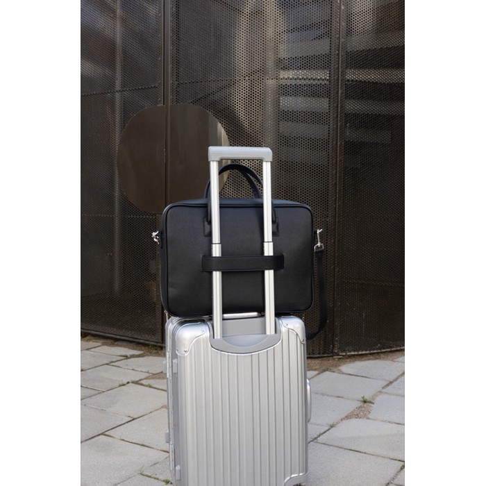 Maletín en material reciclado con asas resistentes y correa 15” color negro