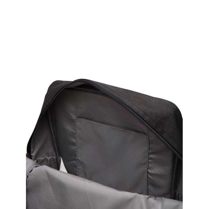 Mochila de viaje ecológica con compartimento lateral para botella color negro quinta vista Mochila de viaje ecológica con compartimento lateral para botella color negro quinta vista