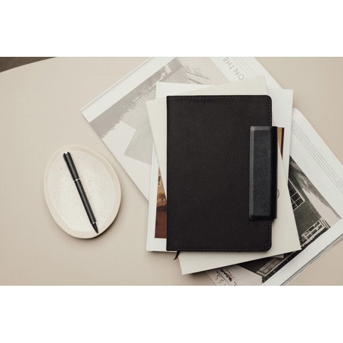 Cuaderno en piel reciclada con diseño elegante A5 hojas a rayas color negro