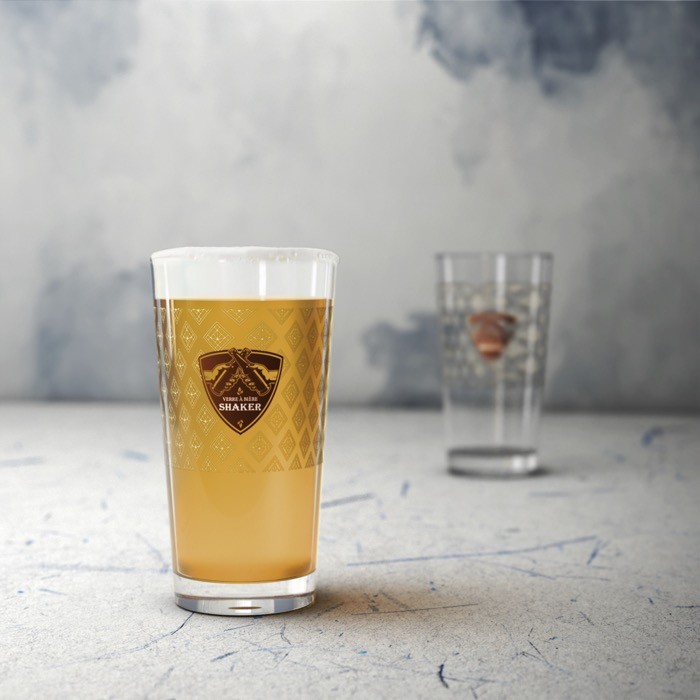 Vaso de cristal para publicidad de color transparente vista bodegón