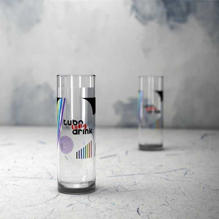 Vasos de tubo con logotipo de color transparente vista bodegón Vasos de tubo con logotipo de color transparente vista bodegón