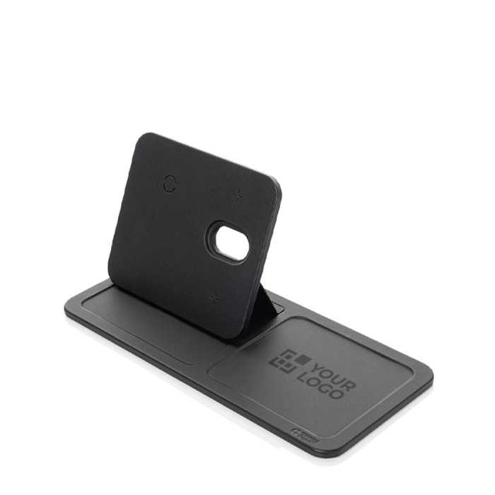 Bandeja de poliéster reciclado con cargador inalámbrico 3 en 1 color negro vista de impresión