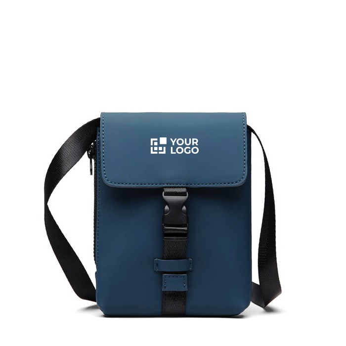Bandolera urbana reciclada con diseño ligero y acceso lateral color azul marino vista de impresión