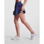 Falda sport para mujer de poliéster reciclado 100 g/m2 Roly Direct Serena color azul marino quinta vista de uso