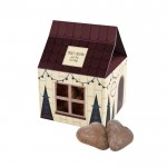 Casita con galletas de jengibre recubiertas de chocolate con relleno color blanco
