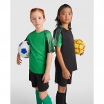 Conjunto sport unisex con 2 camisetas y 1 pantalón 140 g/m2 Roly Direct Juve color verde segunda vista de uso