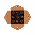 Caja de 9 chocolates con leche con relleno café o ciruelas color natural segunda vista