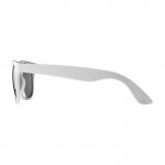 Gafas de sol estilo retro ideales para el aire libre UV400 color blanco vista lateral