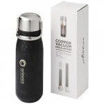 Botellas con logo y caja negro