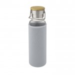 Botella de vidrio borosilicatado con funda color gris tercera vista