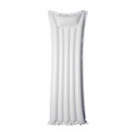 Colchoneta hinchable con logotipo color blanco