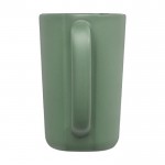 Taza de cerámica grande con acabado mate color verde segunda vista trasera