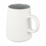 Taza de cerámica con forma de jarra color blanco