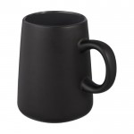 Taza de cerámica con forma de jarra color negro