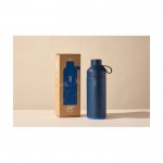 Botella termo de acero y plástico oceánico con tapón vaso 1L color azul marino segunda vista con caja