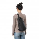 Bolsa bandolera sostenible en rPET reciclado con correas ajustables color negro cuarta vista