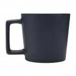 Taza de cerámica con acabado mate y asa en forma cuadrada 370ml color azul marino segunda vista lateral