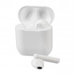 Auriculares presentados en estuche a juego con cargador USB-C color blanco primera vista